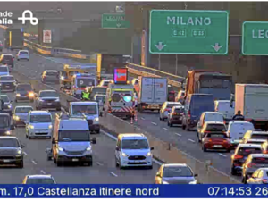 Altro incidente in Autolaghi: due persone soccorse e quattro chilometri di coda verso Milano Altro incidente in Autolaghi: due persone soccorse e quattro chilometri di coda verso Milano