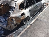 Due auto in fiamme al Regio Parco, paura per le ritorsioni tra abusivi