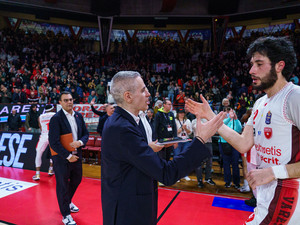 NAPOLI-VARESE, la diretta. Un'altra sfida decisiva per le velleità biancorosse NAPOLI-VARESE, la diretta. Un'altra sfida decisiva per le velleità biancorosse