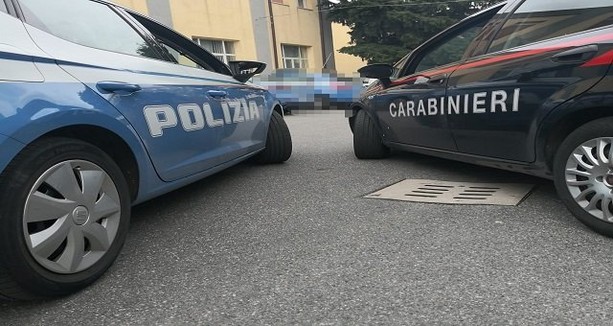 Diciannovenne italiano aggredisce e rapina un cittadino dello Sri Lanka a Gallarate: bloccato da polizia e carabinieri