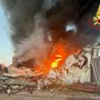 FOTO. Maxi incendio in un'azienda agricola a Turate: colonna di fumo visibile anche dalla provincia di Varese FOTO. Maxi incendio in un'azienda agricola a Turate: colonna di fumo visibile anche dalla provincia di Varese