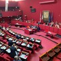 Scontro in Sala Rossa su Charlie Kirk, bagarre in aula dopo le parole di Chiarotti (Pd): “Vi abbiamo già appesi una volta”. Salis chiede le scuse