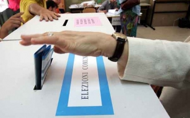 Elezioni comunali 2025, a Vallecrosia sfida tra Marilena Piardi e Fabio Perri: seggi aperti