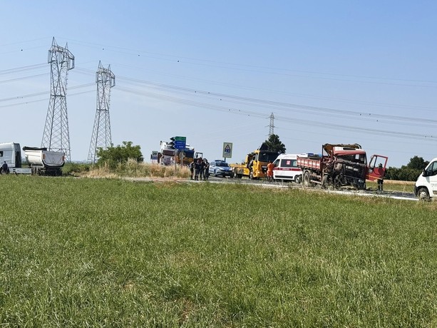 Frontale tra camion a Magliano Alpi: in gravi condizioni due uomini di 33 e 36 anni