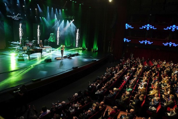 Sanremo, la città dei Fiori torna capitale della musica: dopo il Rally, il Premio Tenco accende l’Ariston