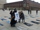Jeans contro la cultura dello stupro: anche Andrea Villa in piazza con le ragazze (FOTO) Jeans contro la cultura dello stupro: anche Andrea Villa in piazza con le ragazze (FOTO)