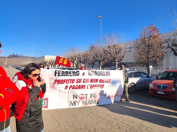 La protesta Cgil ha fatto tappa a Pollenzo contro il &quot;lavoro povero&quot; delle cooperative di confezionamento [FOTO]
