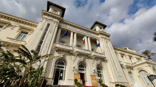 Sanremo: a un mese e mezzo dall'apertura il Casinò è sopra la media giornaliera degli incassi pre Covid (Video) Sanremo: a un mese e mezzo dall'apertura il Casinò è sopra la media giornaliera degli incassi pre Covid (Video)