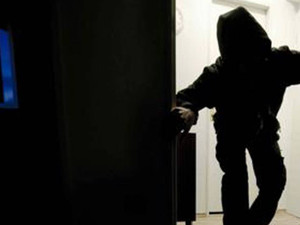 Dumenza, tre furti in case in una sera e un quarto colpo fallisce con i proprietari all'interno dell'abitazione Dumenza, tre furti in case in una sera e un quarto colpo fallisce con i proprietari all'interno dell'abitazione