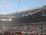 Caos al concerto di Tiziano Ferro, tra carenza di indicazioni e steward impreparati Caos al concerto di Tiziano Ferro, tra carenza di indicazioni e steward impreparati