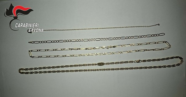 Albenga, appuntamento online finisce con il furto di una collana: arrestati due fidanzati romeni Albenga, appuntamento online finisce con il furto di una collana: arrestati due fidanzati romeni