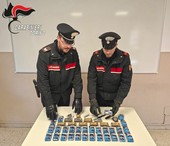 Trovati con quattro chili di hashish in casa: arrestati padre e figlio a Ivrea Trovati con quattro chili di hashish in casa: arrestati padre e figlio a Ivrea