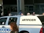 Allarme bomba in via Ceccardi, valigetta sospetta davanti alla banca