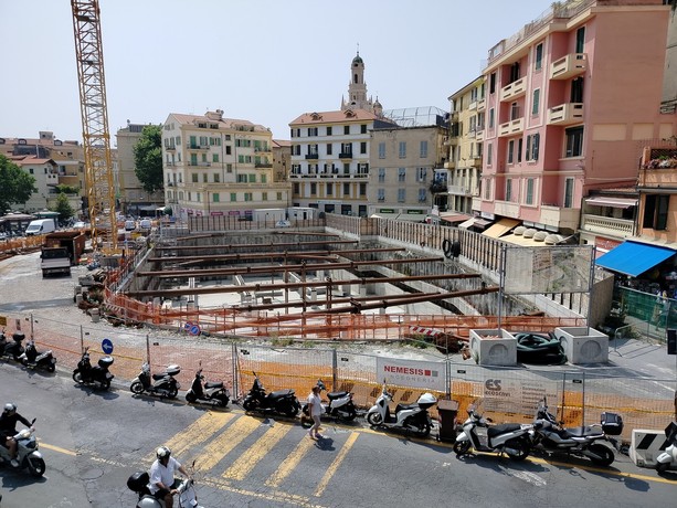 Parcheggio di piazza: l'Amministrazione incontra la ditta che rassicura &quot;Lavori conclusi entro febbraio 2026&quot;