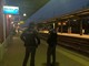 Tenta di strappargli il cellulare e lo prende a pugni: 19enne arrestato in stazione a Varese