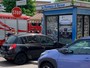 Varese, perde il controllo dell'auto e finisce contro l'edicola di viale Borri