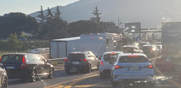 Autostrada A10, code per il rientro tra Celle e Arenzano in direzione Genova e casello di Savona bloccato