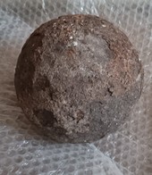 Sanremo ricorda il bombardamento del 1678: in mostra la palla di cannone del Re Sole trovata a palazzo Borea D'Olmo (Foto)