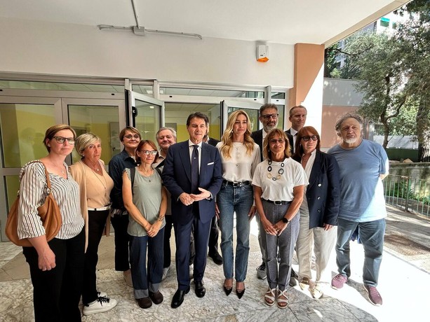 Giuseppe Conte a Genova: "Il Paese ha bisogno di investimenti sociali, non di tagli" Giuseppe Conte a Genova: "Il Paese ha bisogno di investimenti sociali, non di tagli"