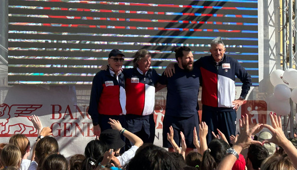 Sanremo, i campioni sono qui: piazzale Dapporto invaso da bambini per Panatta, Graziani, Lucchetta e Castrogiovanni (Foto e video)