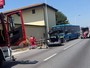 Auto contro pullman in via Valle Po a Cuneo: c'è una vittima