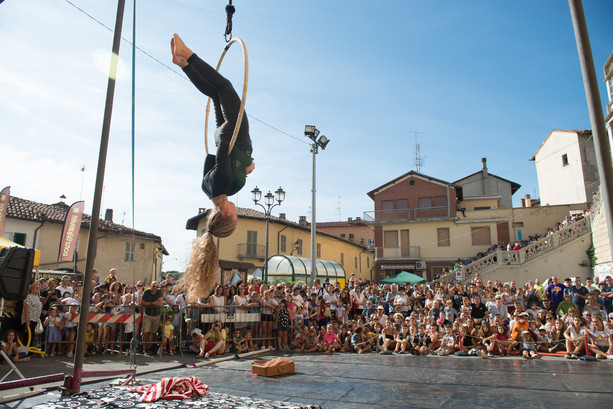 Anime leggere in volo su Viarigi: SaltinPiazza celebra 35 edizioni