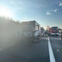 Furgone in fiamme in tangenziale sud e moto a terra: lunghe code in entrambi i sensi di marcia