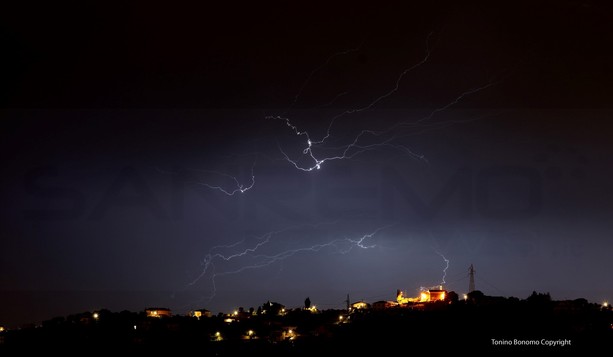 Allerta gialla fino alle 15: scesi tra 20 e 50 mm nella notte, corsi d'acqua vicini alle soglie di attenzione e ora occhio a vento e mare