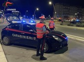 Non si ferma all'alt e scatta l'inseguimento impattando poi contro l'auto dei carabinieri: arrestato
