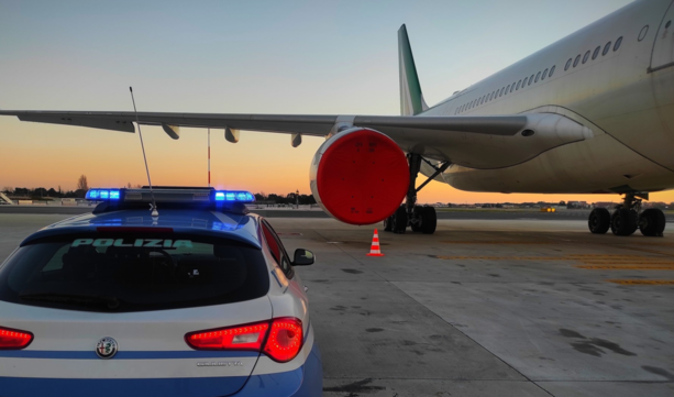 Malpensa, furti nei bagagli dei passeggeri: fermati tre operatori aeroportuali, sequestrati beni di lusso per oltre 300mila euro