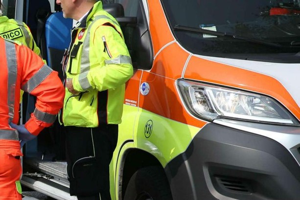 Scontro tra un'auto e una moto: un ferito grave Scontro tra un'auto e una moto: un ferito grave