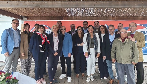 Bordighera Domani si presenta: "Siamo uniti e pronti per amministrare la città" (Foto e video) Bordighera Domani si presenta: "Siamo uniti e pronti per amministrare la città" (Foto e video)