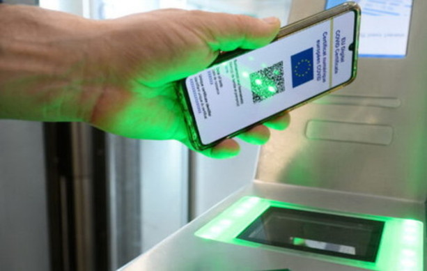 "Guarita dal Covid e con una dose già ricevuta, ma sola nel labirinto dei Green pass sbagliati"