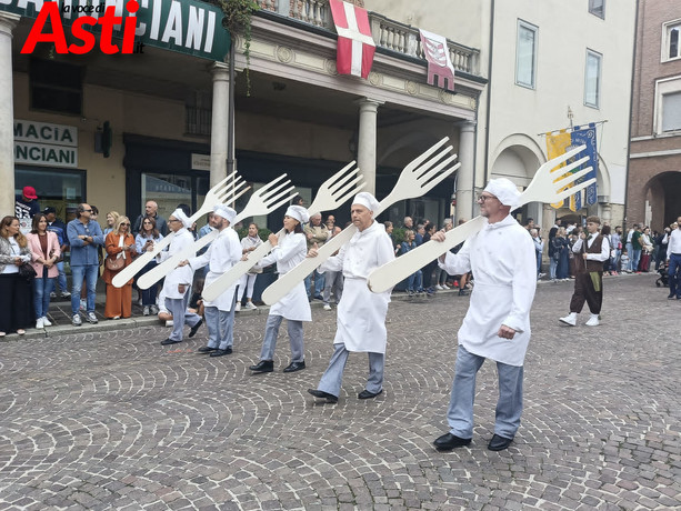 La festa dei contadini e della storia ha animato Asti! E ora tutti a tavola [FOTO E VIDEO]