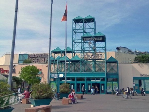 Serata movimentata a Le Gru: centro commerciale evacuato e tutti fuori, ma si tratta di un falso allarme