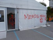 "I vaccini uccidono": 60enne condannato per le scritte "no vax" a Cuneo e a Busca