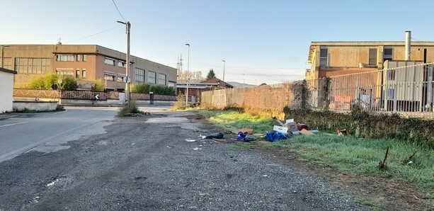 Strada comunale di Bertolla diventa una groviera: arriva la petizione dei residenti che chiede interventi urgenti