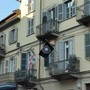 San Donato, la bandiera con simbolo nazista scatena la bufera: &quot;Uno sfregio inaccettabile&quot;