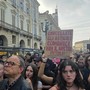 Dalle bollette e benzina alle stelle: in piazza Castello la protesta della gente che chiede un freno al carovita [FOTO]