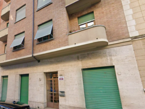 Il possibile movente dietro la tragedia di via Domodossola, strangola la figlia tredicenne per la fine del matrimonio Il possibile movente dietro la tragedia di via Domodossola, strangola la figlia tredicenne per la fine del matrimonio
