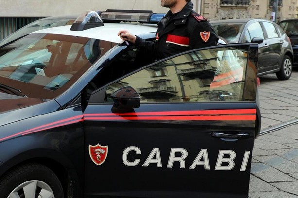 Rapine ed estorsioni nel mondo della droga. I Carabinieri di Canelli arrestano due persone Rapine ed estorsioni nel mondo della droga. I Carabinieri di Canelli arrestano due persone