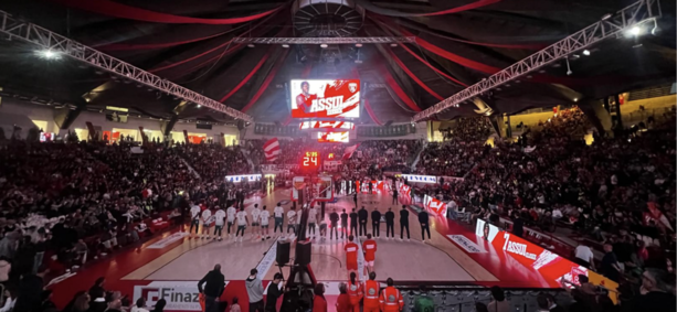 Varese, adesso tocca a te. Cinquemila anime colorate di rosso per il primo esame contro la Virtus Varese, adesso tocca a te. Cinquemila anime colorate di rosso per il primo esame contro la Virtus