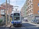 Fuma e urina sul tram, poi strappa la catenella divisoria minacciando l'autista: arrestato Fuma e urina sul tram, poi strappa la catenella divisoria minacciando l'autista: arrestato