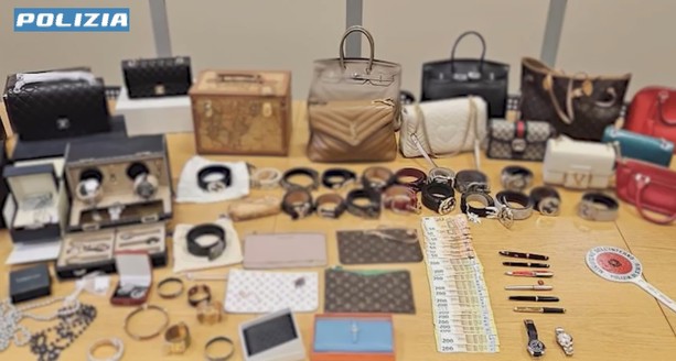 Furti in abitazione, due albanesi in manette: sono sospettati di numerosi colpi anche nel Varesotto Furti in abitazione, due albanesi in manette: sono sospettati di numerosi colpi anche nel Varesotto