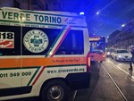 Scontro tra un'auto e un bus nella notte in via Madama Cristina Scontro tra un'auto e un bus nella notte in via Madama Cristina