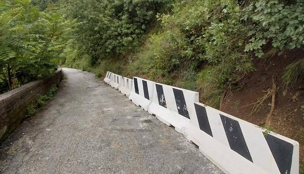 Sestri Ponente, dopo tre frane in via Monte Timone il Municipio chiede interventi: "La scarpata è privata e Aster segnala assenza di urgenza"
