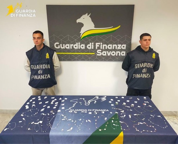 Gioielli, monili e accessori falsi: blitz della Guardia di Finanza, sei denunce