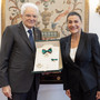 Cecilia Bartoli premiata da Sergio Mattarella con l’onorificenza di Grande Ufficiale della Repubblica Italiana (Foto) Cecilia Bartoli premiata da Sergio Mattarella con l’onorificenza di Grande Ufficiale della Repubblica Italiana (Foto)
