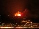 Tornano a bruciare i boschi di Alassio: alcune case evacuate, operazioni di spegnimento in corso