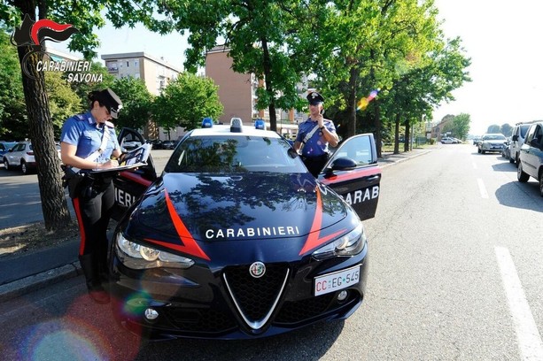 Spaccio di droga nel bosco tra Albissola e Savona: 24enne arrestato, coetaneo denunciato Spaccio di droga nel bosco tra Albissola e Savona: 24enne arrestato, coetaneo denunciato
